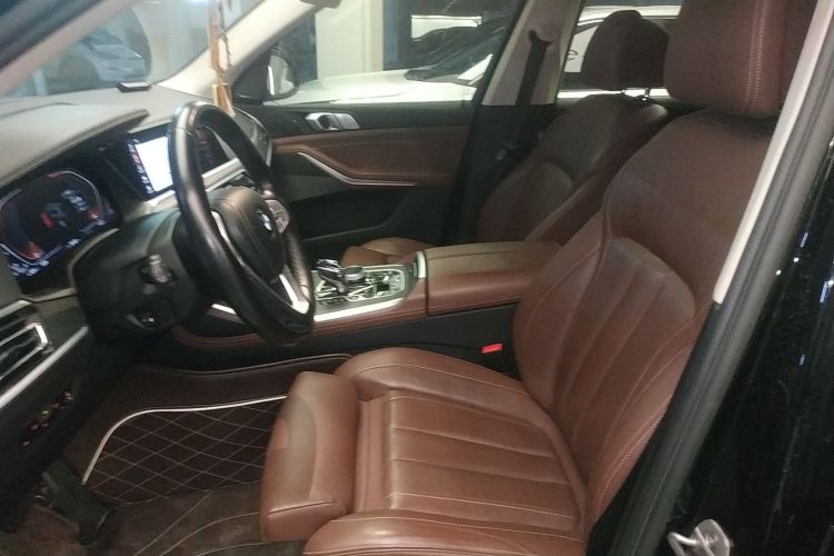 宝马X7 2021款 xDrive40i 领先型豪华套装中控内饰19