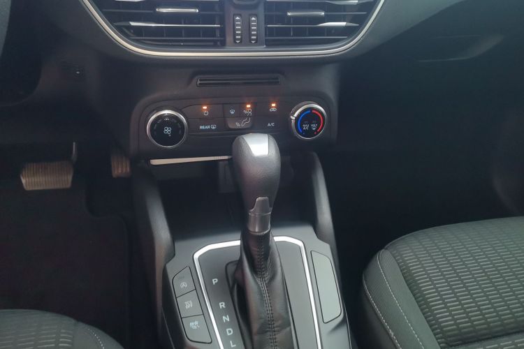 福特 福克斯 2020款 三厢 1.5L 自动锋跃型中控内饰18