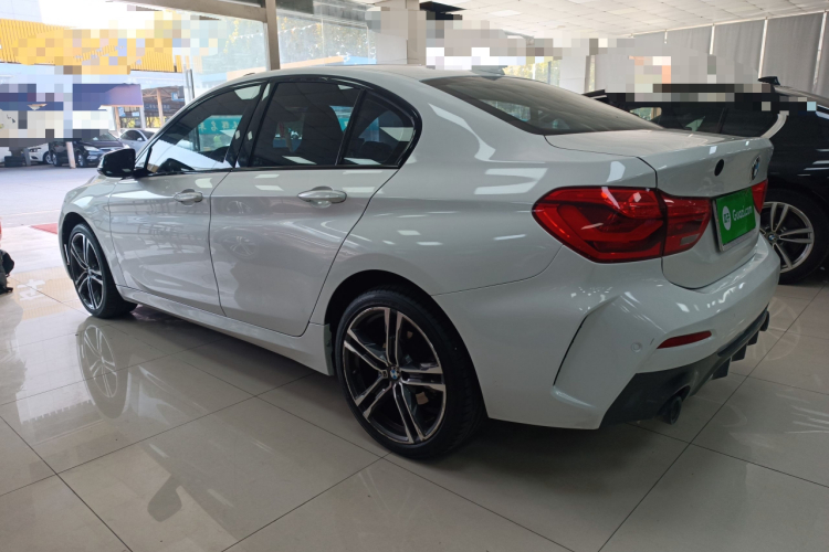 宝马1系 2022款 125i M运动曜夜版车身外观4