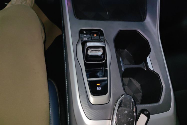 广汽传祺 传祺GS3 2023款 影速 270T 劲享版中控内饰18