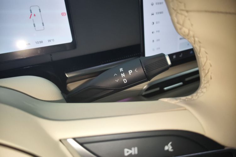 岚图汽车 岚图梦想家 2025款 PHEV 四驱旗舰鲲鹏版局部细节18