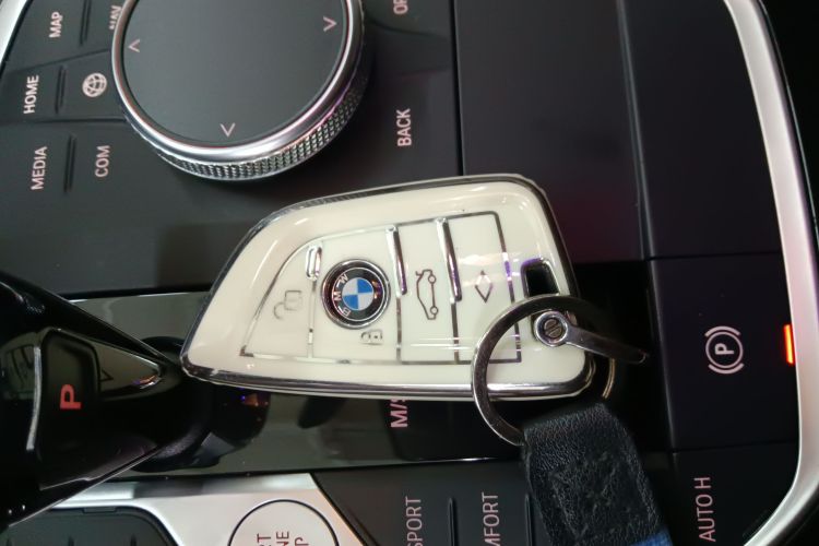 宝马3系 2020款 325Li 首发版中控内饰11