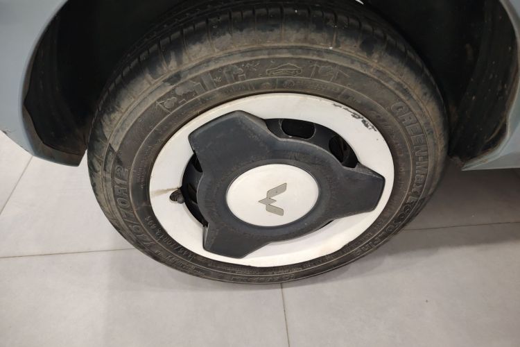 五菱汽车 宏光MINIEV 2021款 马卡龙夹心款 170km 磷酸铁锂车身外观56