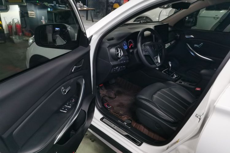 比亚迪 宋新能源 2019款 宋DM 1.5TID 智联锐动型中控内饰7003