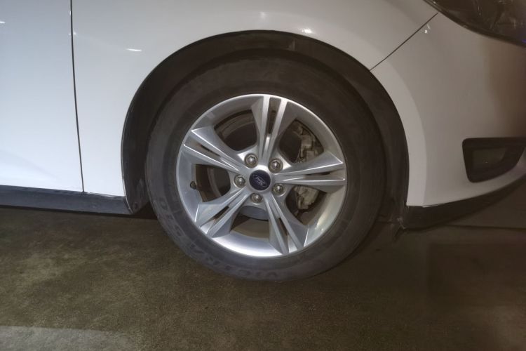 福特 福克斯 2015款 两厢 1.6L 自动舒适型车身外观6007