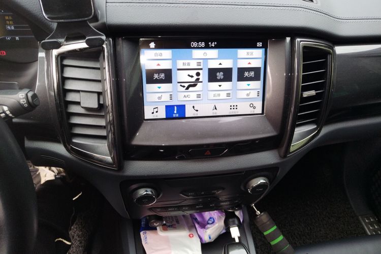 福特 撼路者 2017款 2.0T 汽油自动四驱旗舰版 7座中控内饰16
