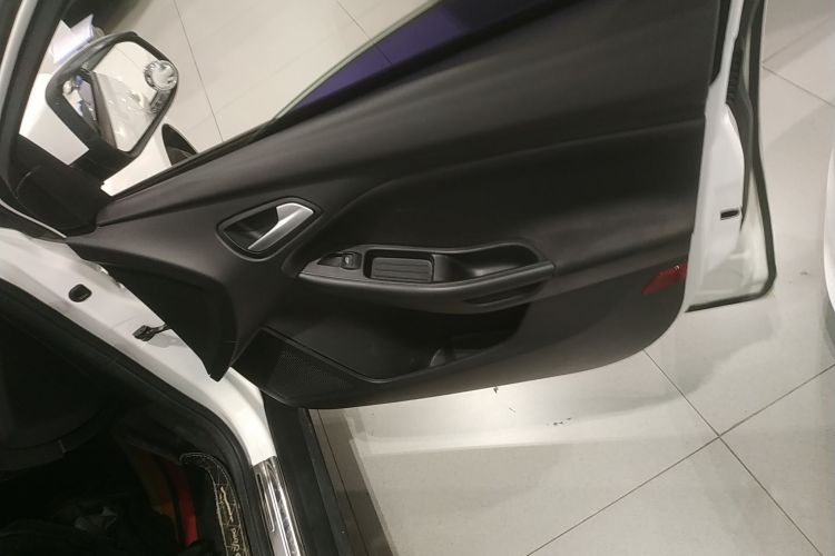 福特 福克斯 2015款 两厢 1.6L 自动舒适型中控内饰7005