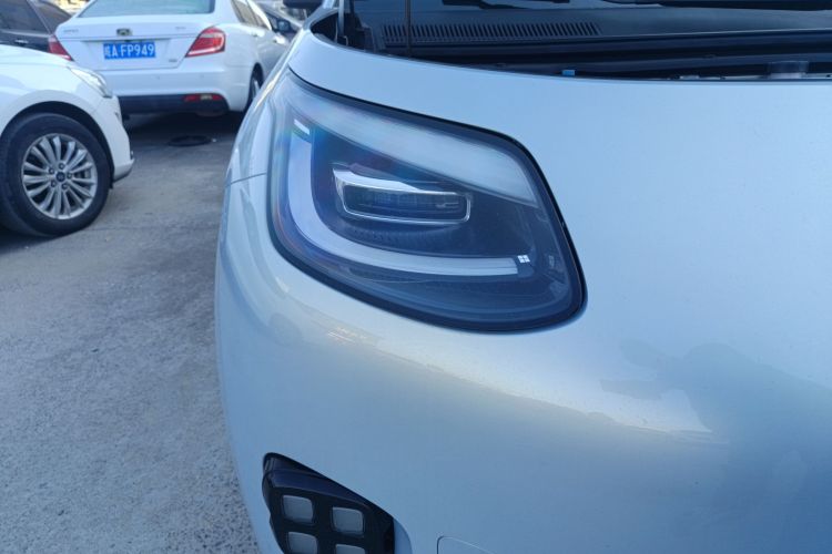 埃安 AION UT 2025款 420智豪版车身外观8