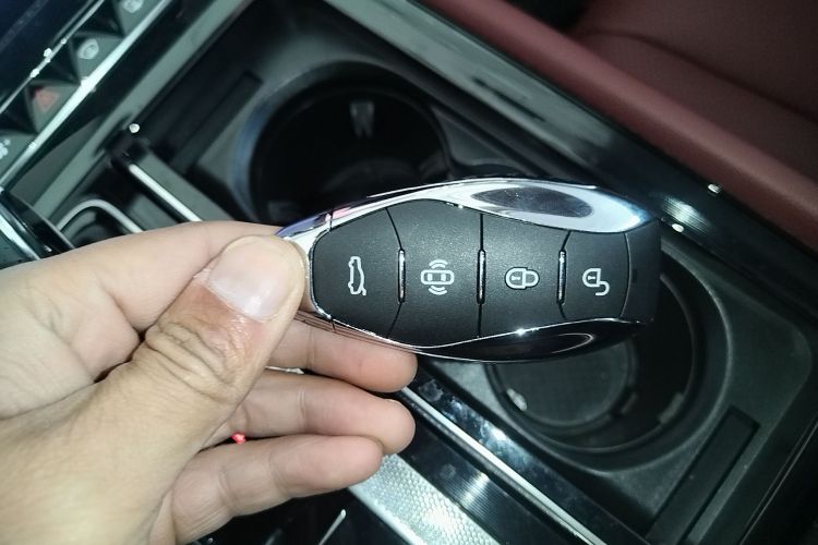 红旗H5 2024款 1.5T DCT智联旗韵版中控内饰11