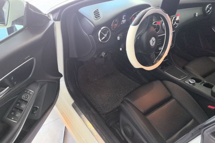 奔驰CLA 2019款 CLA 200 动感型中控内饰20