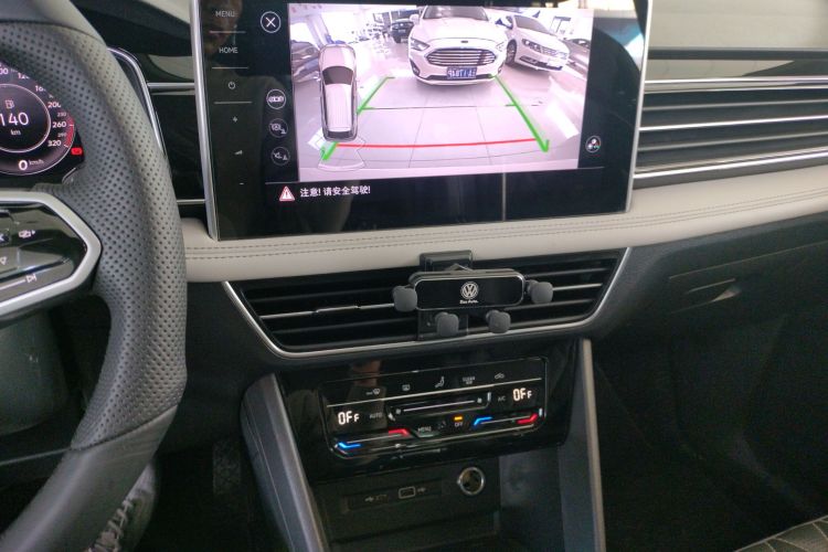 大众 途观L 2022款 330TSI 自动两驱智享版中控内饰16