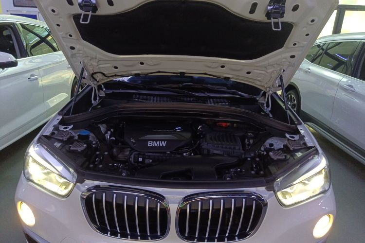 宝马X1 2019款 sDrive18Li 尊享型机舱底盘24