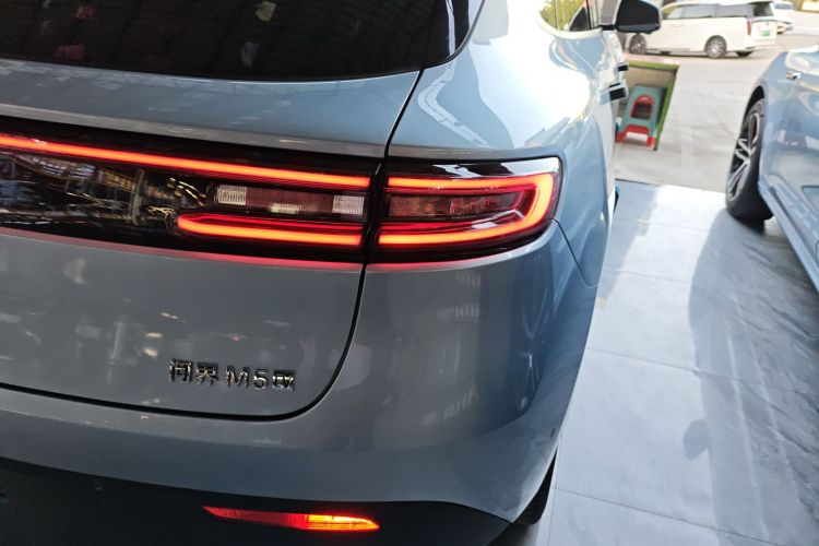 鸿蒙智行 问界M5 2022款 纯电四驱性能版车身外观9