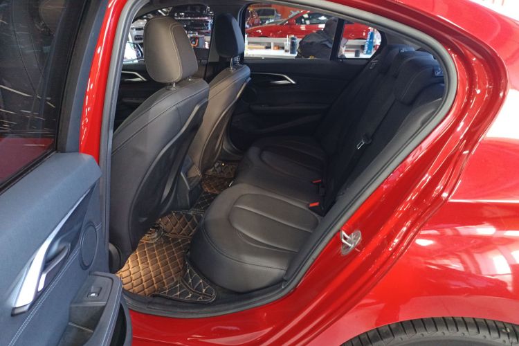 宝马1系 2019款 118i M运动套装中控内饰21