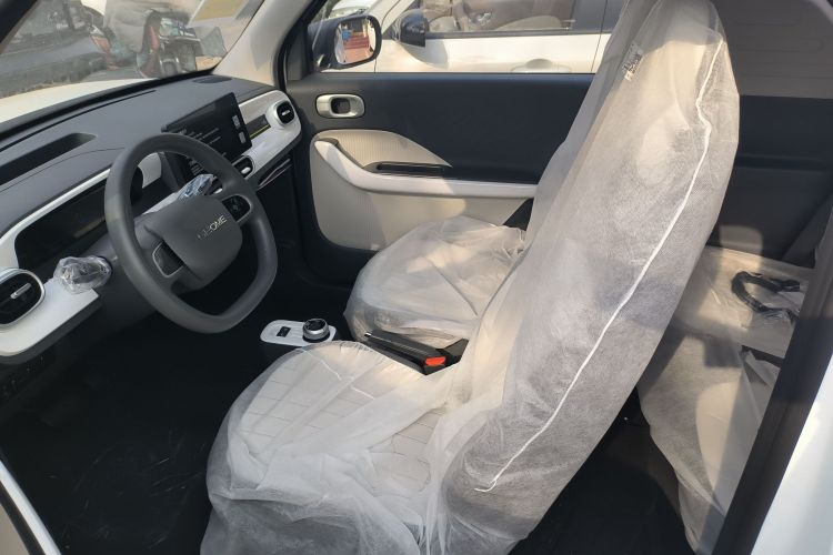 吉利银河 2025款 210km 熊猫卡丁中控内饰19