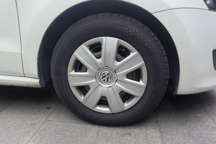 大众 Polo 2013款 1.4L 手动风尚版车身外观10