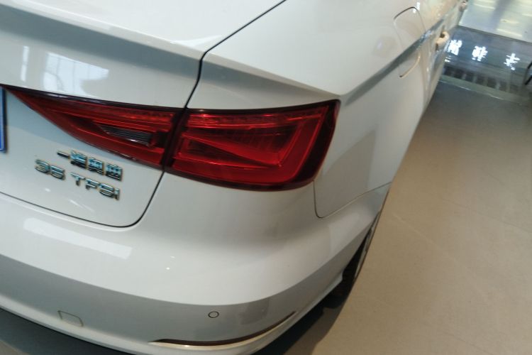 奥迪A3 2015款 Limousine 35 TFSI 百万纪念舒享型车身外观9