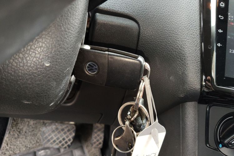 大众 Polo 2016款 1.4L 自动风尚型中控内饰7001