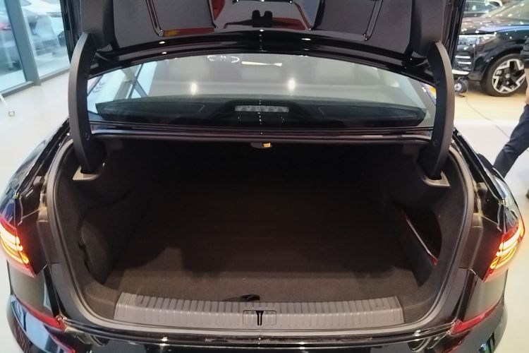 大众 帕萨特新能源 2025款 430PHEV 混动商务版机舱底盘23