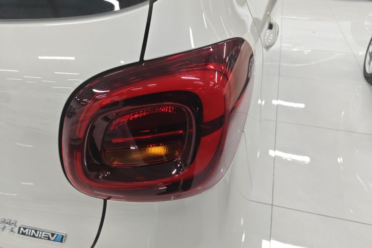 五菱汽车 宏光MINIEV 2025款 四门版 进阶款车身外观9