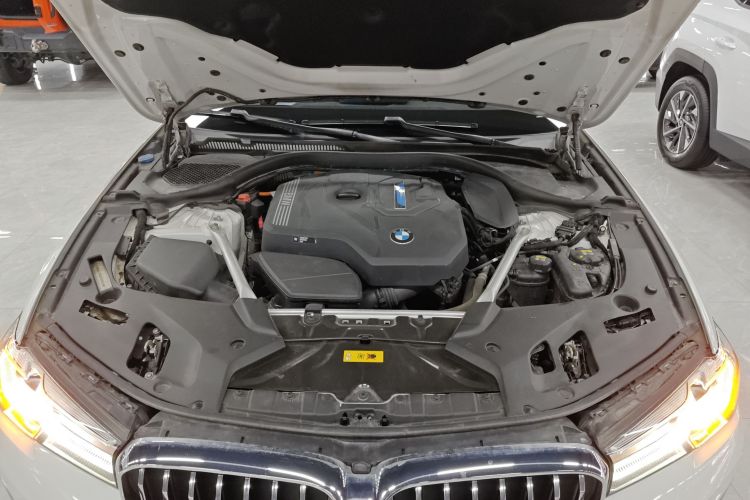 宝马5系新能源 2021款 535Le 豪华套装机舱底盘24