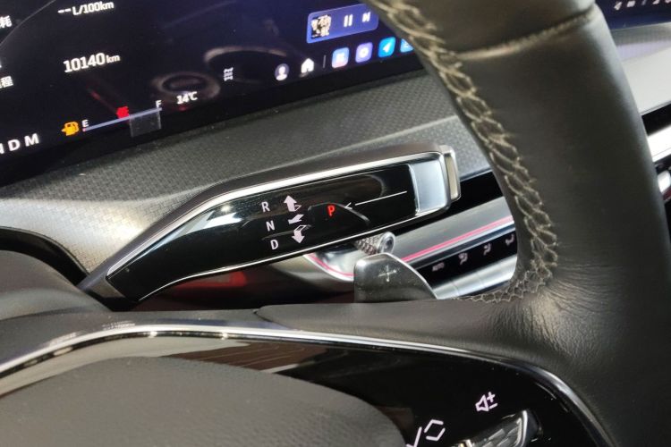 凯迪拉克XT5 2025款 2.0T 铂金型中控内饰18