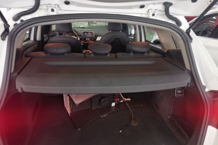 宝马2系旅行车 2016款 218i 领先型机舱底盘23