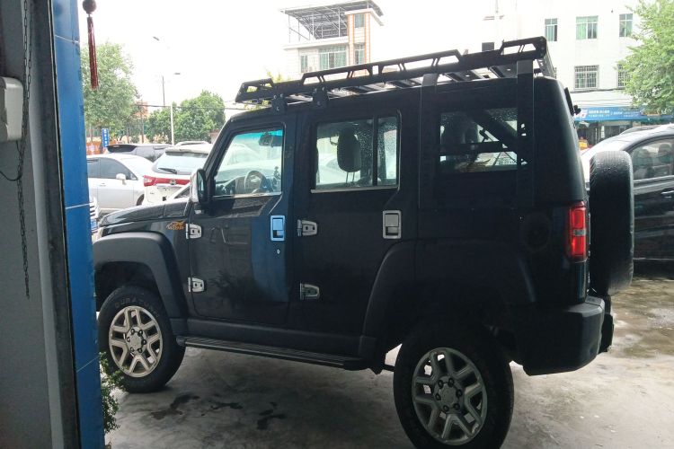 北京BJ40 2016款 40L 2.3T 自动两驱尊贵版车身外观6003