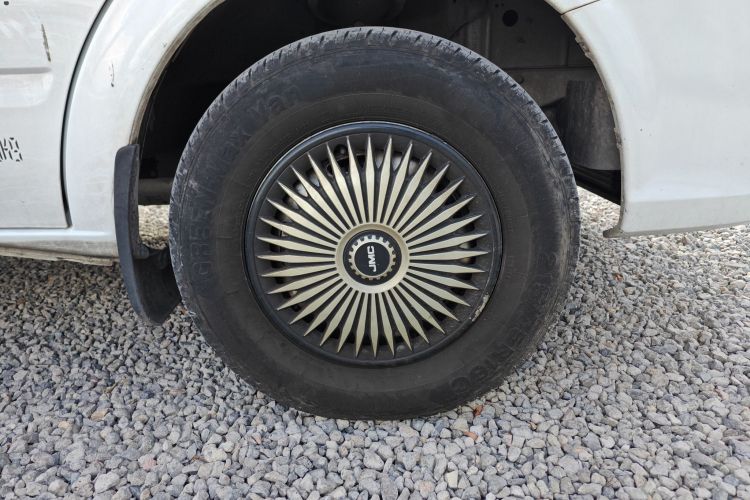 江铃福顺 2022款 2.0T 手动厢式运输车中轴中高顶3座车身外观10