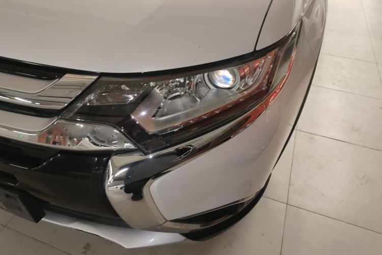 三菱 欧蓝德 2016款 2.0L 两驱风尚版 5座局部细节36