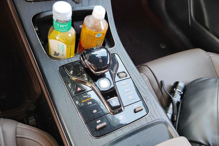 比亚迪 汉 2022款 EV 创世版 715KM前驱旗舰型局部细节18