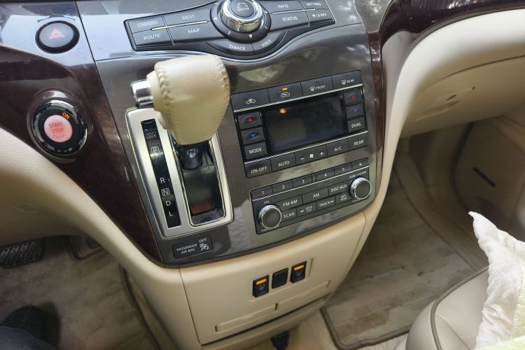 日产 贵士 2015款 3.5L SL中控内饰18