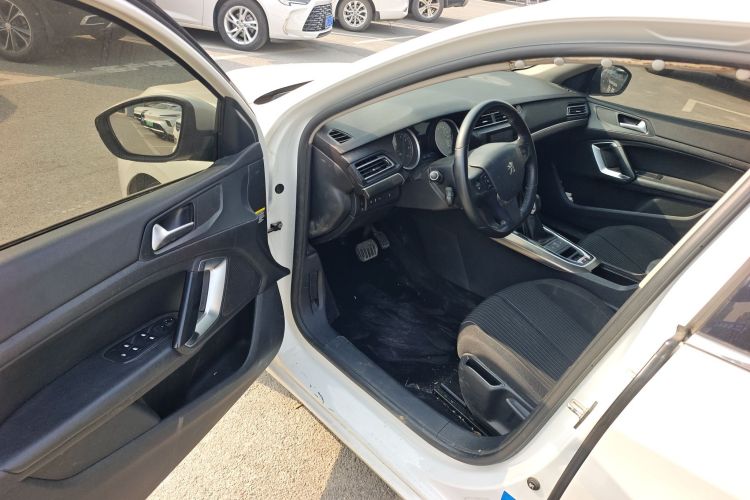 标致408 2016款 1.6T 自动豪华版中控内饰20