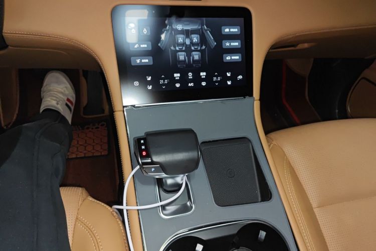 理想汽车 理想ONE 2021款 增程6座版中控内饰18