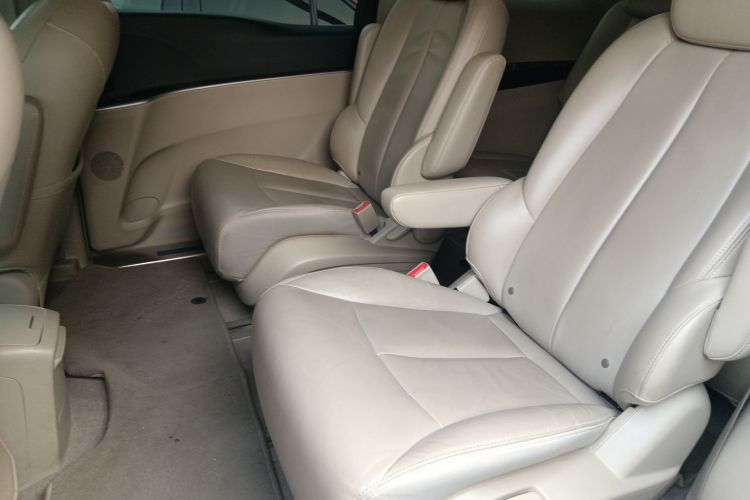 别克GL8 2018款 28T 尊贵型 国VI中控内饰21