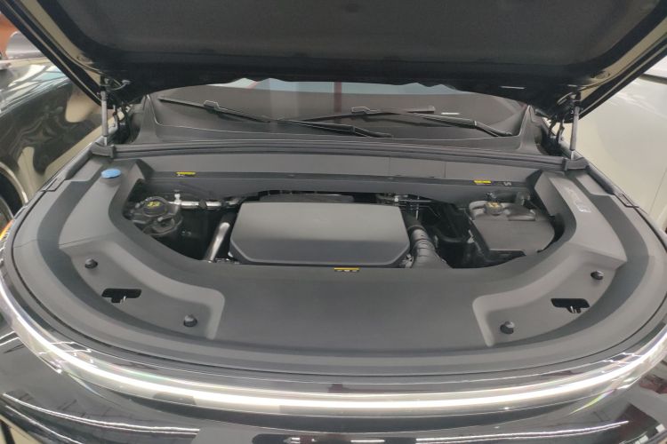 理想汽车 理想L8 2023款 Air机舱底盘24