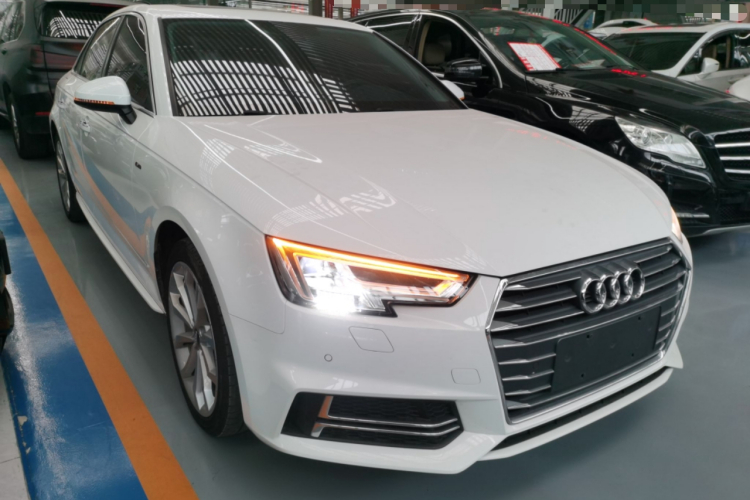 奥迪A4L 2018款 30周年年型 40 TFSI 时尚型车身外观3