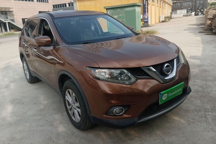 日产 奇骏 2015款 2.0L CVT舒适MAX版 2WD车身外观3