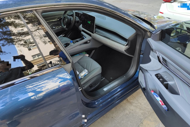 极氪001 2023款 WE版 100kWh局部细节9005