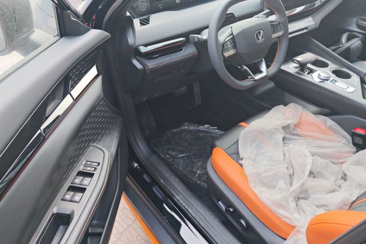 长安UNI-V 2025款 1.5T 500Bar尊贵运动型中控内饰20