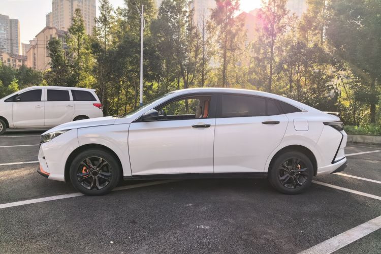 东风风神 奕炫 2023款 马赫版 1.5L 自动追风版车身外观4