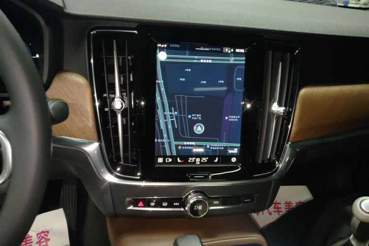 沃尔沃S90新能源 2025款 插电式混动 四驱长续航智逸豪华版中控内饰16