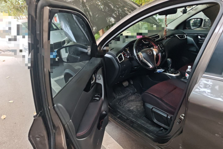 日产 逍客 2016款 2.0L CVT精英版中控内饰7003