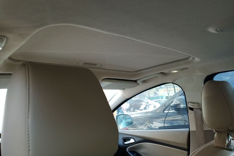 福特 福克斯 2012款 三厢 1.6L 自动风尚型中控内饰22