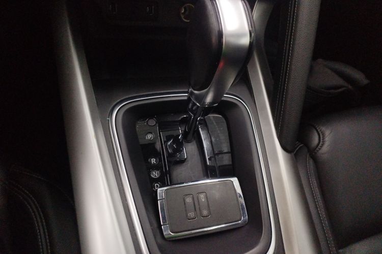 雷诺 科雷嘉 2017款 2.0L 两驱豪华版中控内饰18