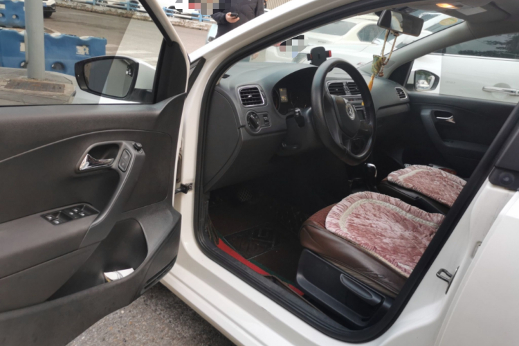 大众 Polo 2014款 1.4L 自动舒适版中控内饰20