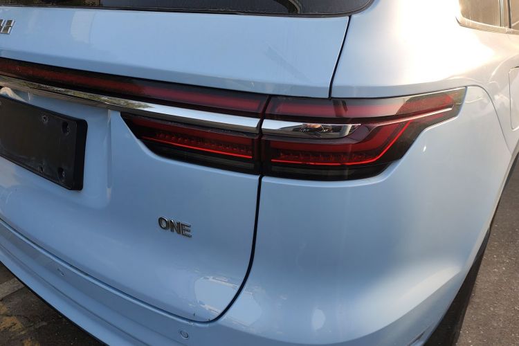 理想汽车 理想ONE 2020款 增程6座版车身外观9