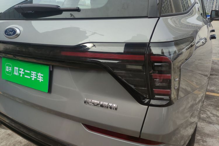 福特 2025款 锐界L 2.0T EcoBoost E混动四驱七座至尊型车身外观9