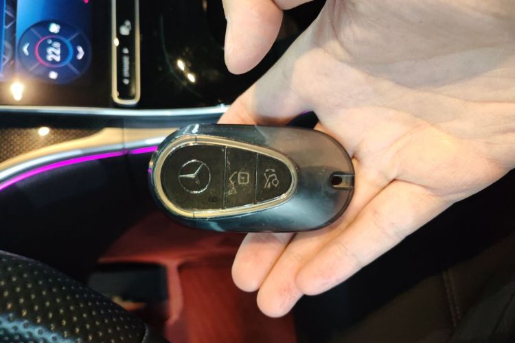 奔驰C级 2023款 C 260 L 运动版中控内饰11