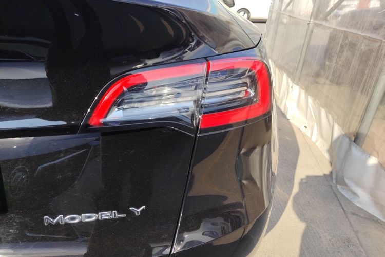 特斯拉 Model Y 2022款 改款 后轮驱动版车身外观9